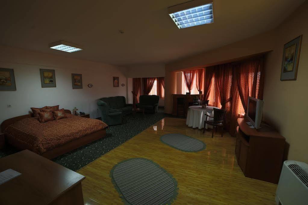 Hotel Kristal Palas Prilep Dış mekan fotoğraf